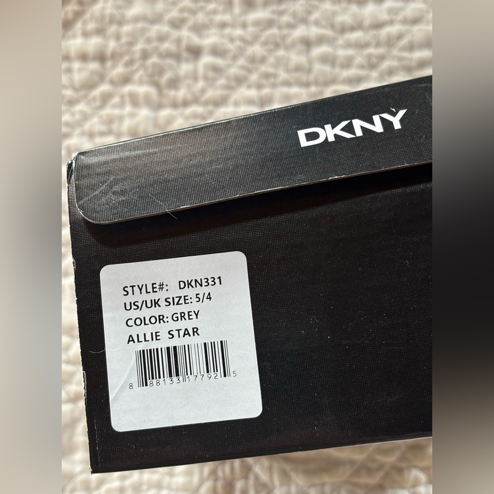 DKNY Girls Allie Star Round Toe Slip On Sneaker Shoes Size US 5 (women 7) NIB - Picture 9 of 10
